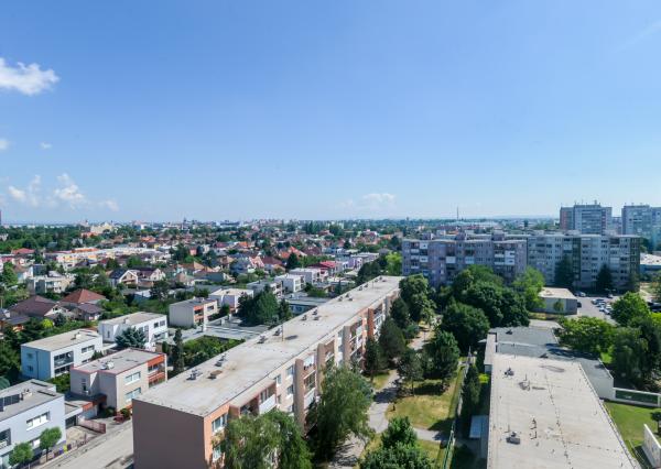 ZNÍŽENÁ CENA  : 3-izbový byt s 2 loggiami a krásnym výhľadom na Jiráskovej ulici v Trnave