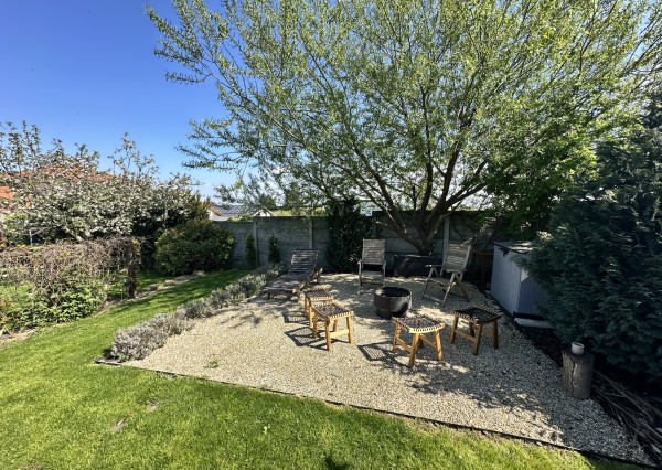 NA PREDAJ 4-izbový rodinný dom s veľkým pozemkom, wellness zónou a garážou – Suchá nad Parnou (Nové Vinohrady)