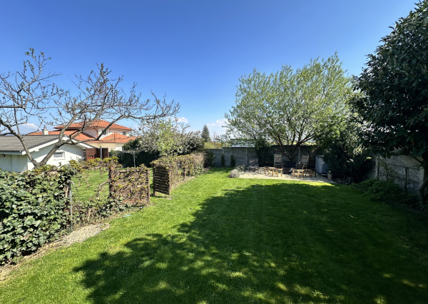 NA PREDAJ 4-izbový rodinný dom s veľkým pozemkom, wellness zónou a garážou – Suchá nad Parnou (Nové Vinohrady)