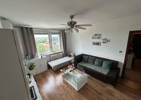 ,,ÚSPEŠNÝ predaj ,,  3i byt s balkónom, Hospodárska