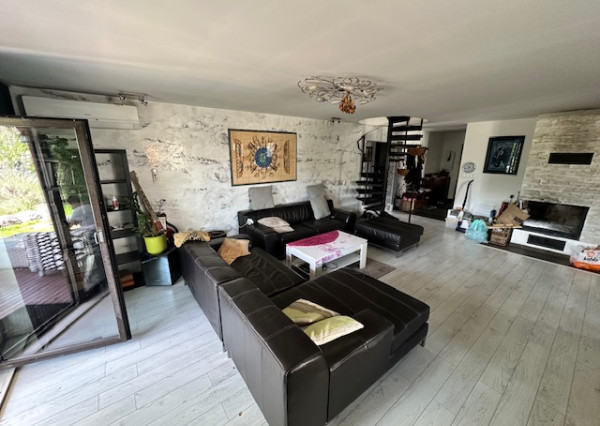 ,,ZNÍŽENÁ CENA ,,NA PREDAJ Luxusný rodinný dom