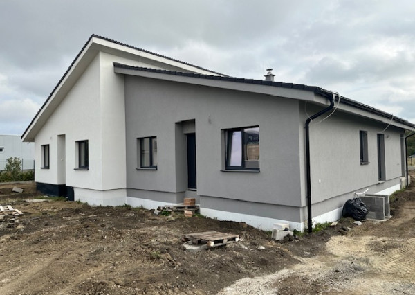Predaj moderného rodinného domu v obci Červeník