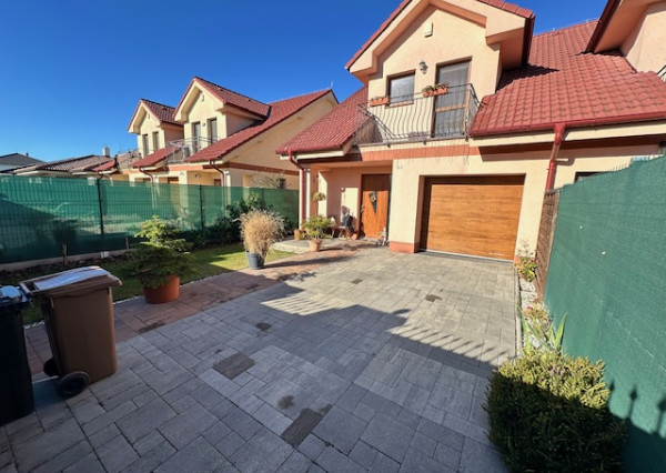 ,, ZĽAVA ,,  moderný 4-izbový rodinný dom Veľký Biel