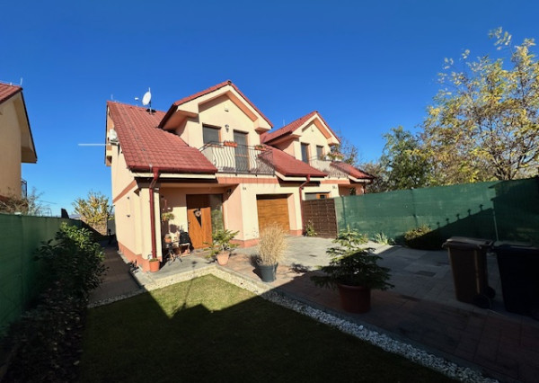 Vianočný bonus pre kupujúceho Moderný 4-izbový rodinný dom s garážou