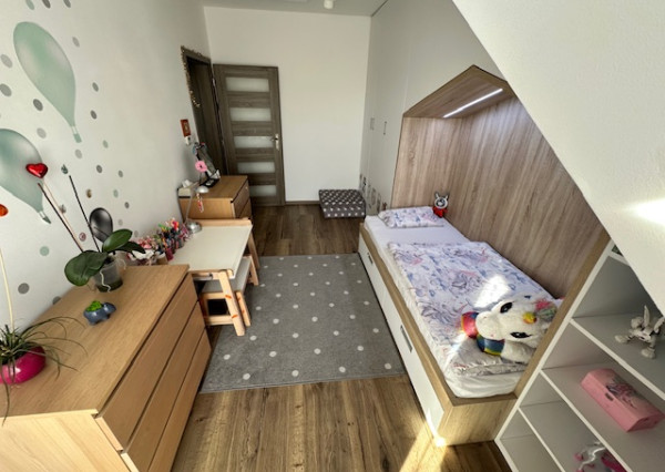 Vianočný bonus pre kupujúceho Moderný 4-izbový rodinný dom s garážou