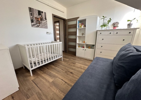 Vianočný bonus pre kupujúceho Moderný 4-izbový rodinný dom s garážou