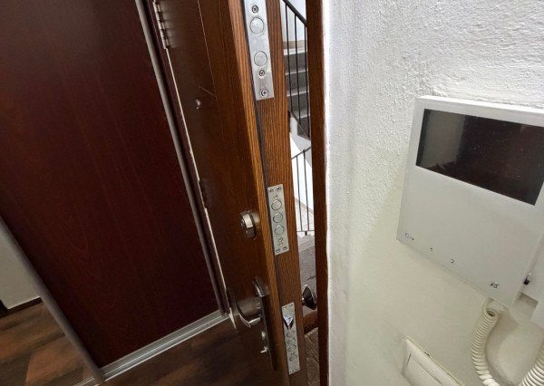 PREDAJ 3izb.byt s loggiou v Hlohovci