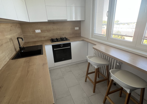 KOMPLETNE PREROBENÝ 3- izbový byt, Hlohovec