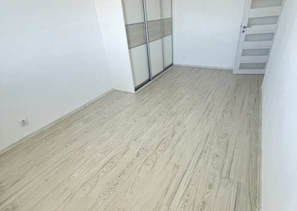 KOMPLETNE PREROBENÝ 3- izbový byt, Hlohovec