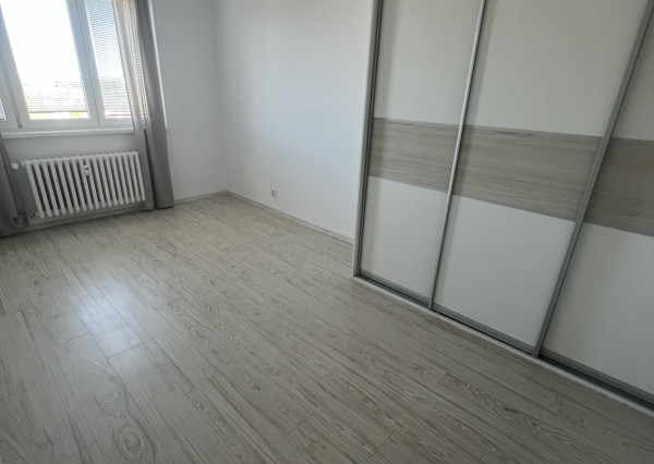 KOMPLETNE PREROBENÝ 3- izbový byt, Hlohovec