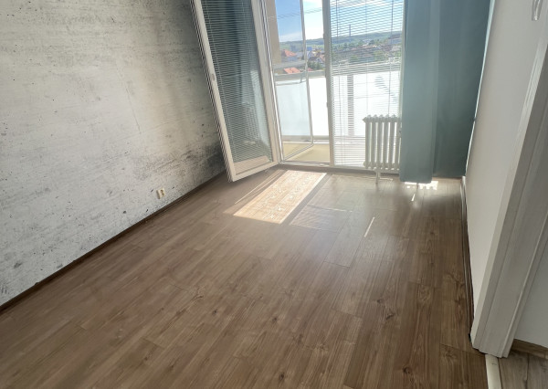 KOMPLETNE PREROBENÝ 3- izbový byt, Hlohovec