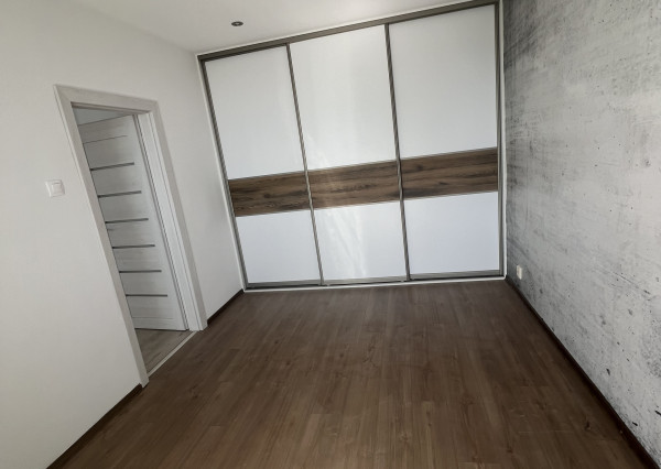 KOMPLETNE PREROBENÝ 3- izbový byt, Hlohovec