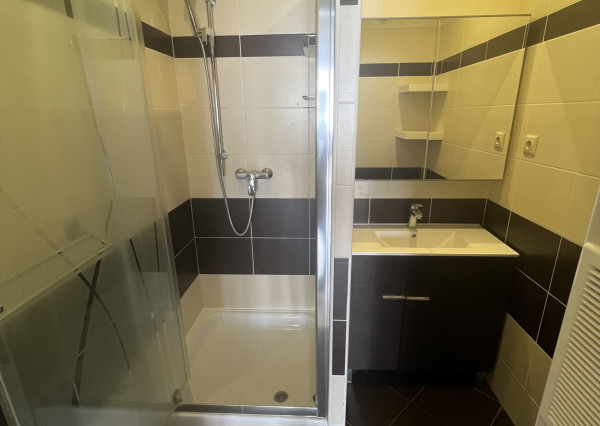 KOMPLETNE PREROBENÝ 3- izbový byt, Hlohovec