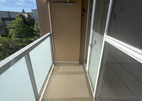 KOMPLETNE PREROBENÝ 3- izbový byt, Hlohovec