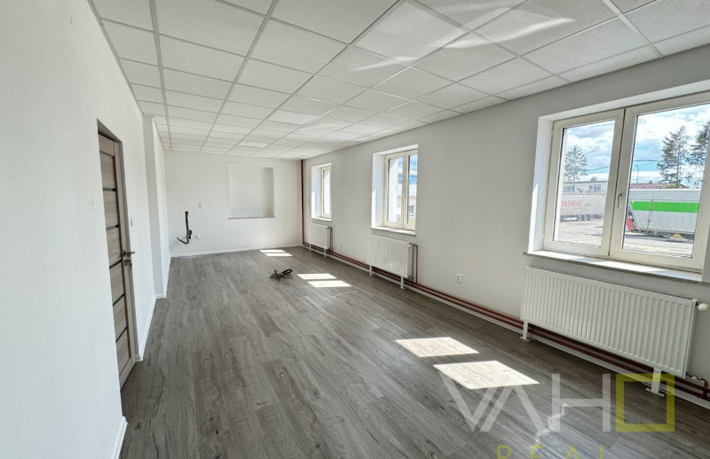 VAHOreal* SUPER CENA s VLASTNÝM PARKOVANÍM, zrekonštruované kancelária 34,71m2, Ružindolská ul., Trnava
