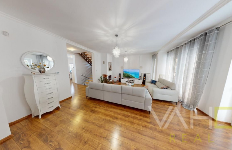 VAHOreal*REZERVOVANE!! 5 izb. RD, výmera pozemku 600m2, dvojgaráž, obec Špačince