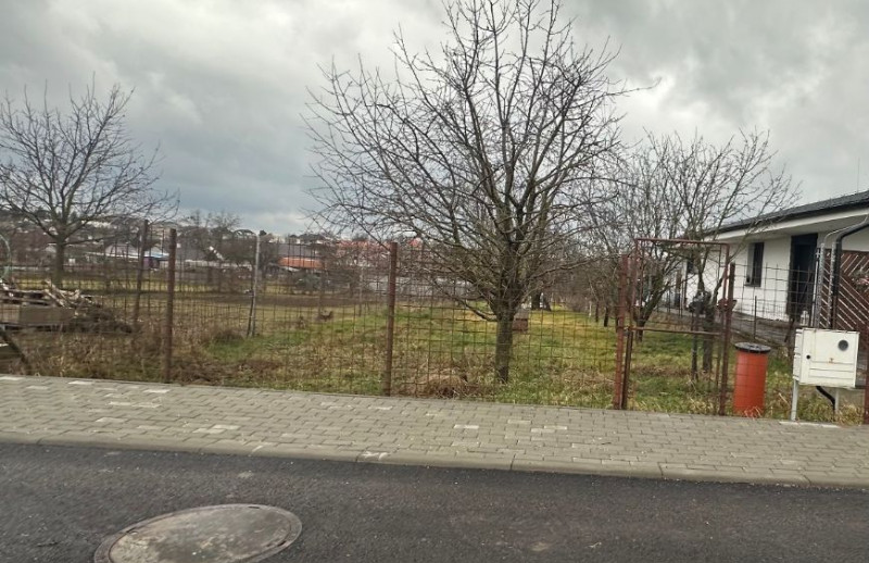 VAHOreal*  VÝBORNÁ LOKALITA,  NOVÁ ULICA!!! výmera 500m2, všetky IS, obec Veľké Kostoľany
