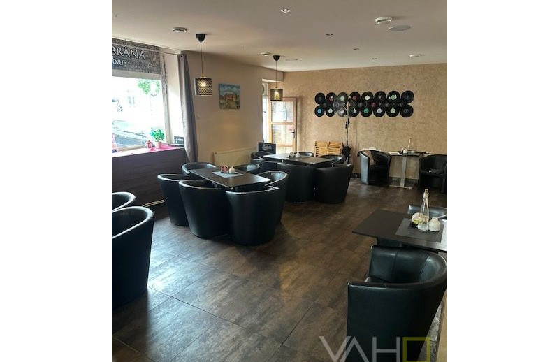 VAHOreal*ODSTÚPENIE ZABEHNUTÉHO BARU S KOMPLETNÝM VYBAVENÍM A FIRMOU | 90 m² + TERASA 30 m² | OKAMŽITÉ PREVZATIE