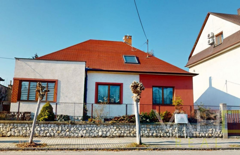 VAHOreal* IBA U NÁS!!! Na predaj rodinný dom, lokalita Spiegelsalle, ul. Petra Pazmaňa, pozemok až 719m2, úžitková plocha 200m2, garáž, pivnica, 3D obhliadka