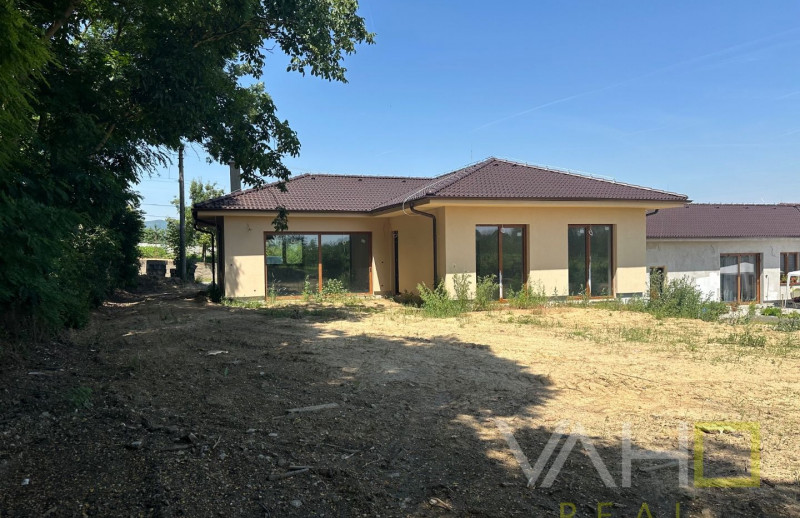 VAHOreal* SKOLAUDOVANÁ NOVOSTAVBA 4 izb. RD bungalov, pozemok 762m2, Košolná.
