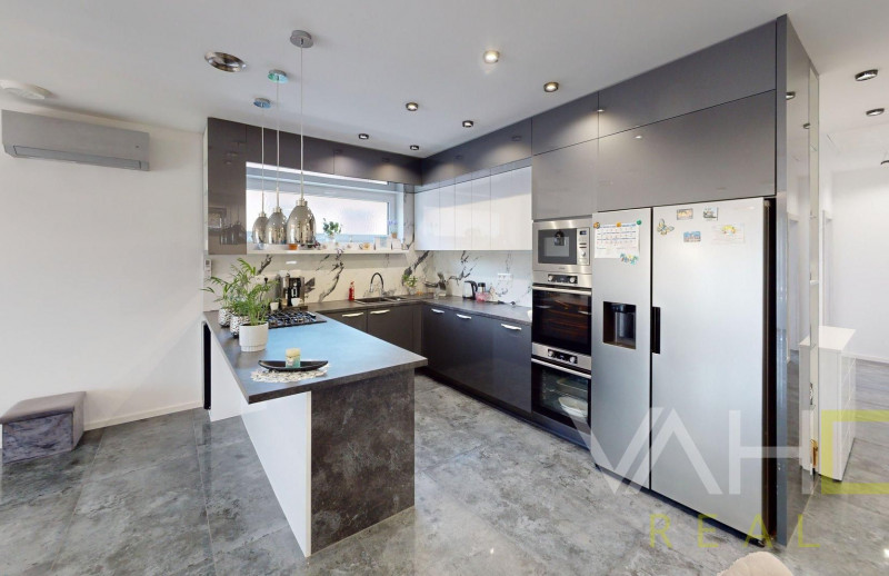 VAHOreal*EXKLUZÍVNE NA PREDAJ – NADŠTANDARDNÁ NOVOSTAVBA 4-IZBOVÉHO DOMU + MUR. OBJEKT – ZAVAR, 997 m² - VIDEOBHLIADKA
