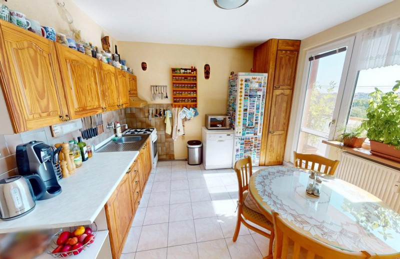 Na predaj: Priestranný 3-izbový byt v Trnave – ul. Teodora Tekela, 76 m², balkón, 8. poschodie