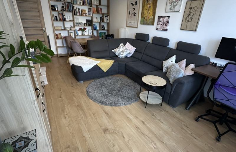 Na prenájom kompletne zariadený byt s balkónom / priechodná izba