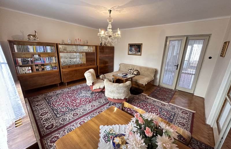 Samostatne stojaci RD na priestrannom pozemku, obec Šurany