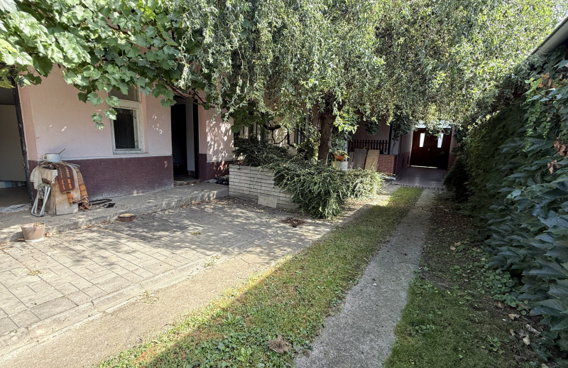 🏡REZERVOVANÉ !!! Rodinný dom s veľkým pozemkom v obci Kátlovce