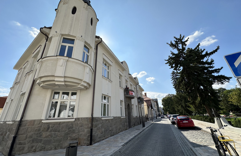 LUXUSNÝ PRENÁJOM KANCELÁRSKYCH PRIESTOROV – TRNAVA, NÁMESTIE SNP