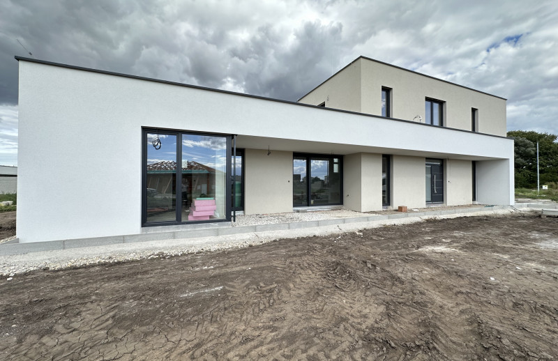 Exkluzívny 5-izbový rodinný dom s garážou a terasou – Biely Kostol pri Trnave