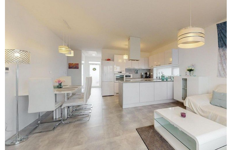 NA PREDAJ moderný 4-izbový dom s terasou vo Veľkých Kostoľanoch