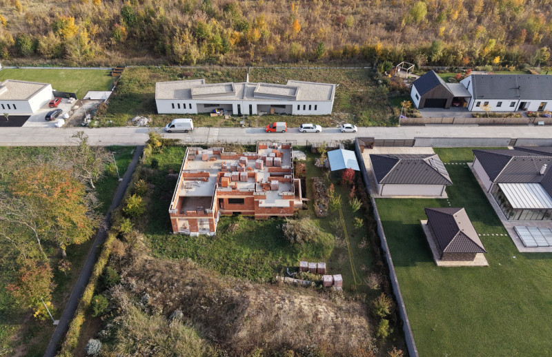 Rozostavaný RD na JEDINEČNOM POZEMKU s výmerou až 2100m2, Kamenná cesta Trnava