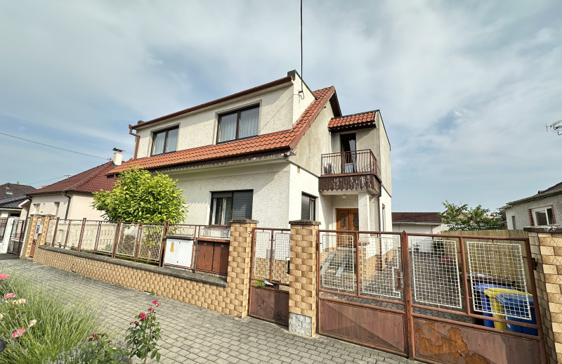 Rodinný dom Spiegelsalle II, pozemok 641m2, 2 bytové jednotky, samostatná garáž, ul. Cyrila a Metoda, úžitková plocha 250m2