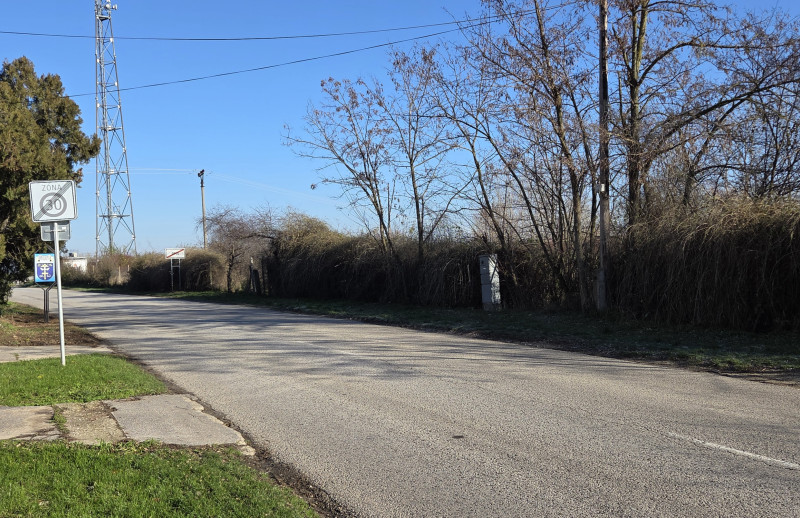 Pozemok na predaj na podnikanie - TOP lokalita.