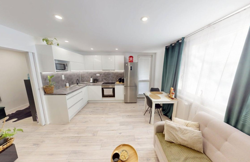 Kompletne zrekonštruovaný 3-i byt typu BAURING (65 m²) s loggiou – lokalita plná zelene