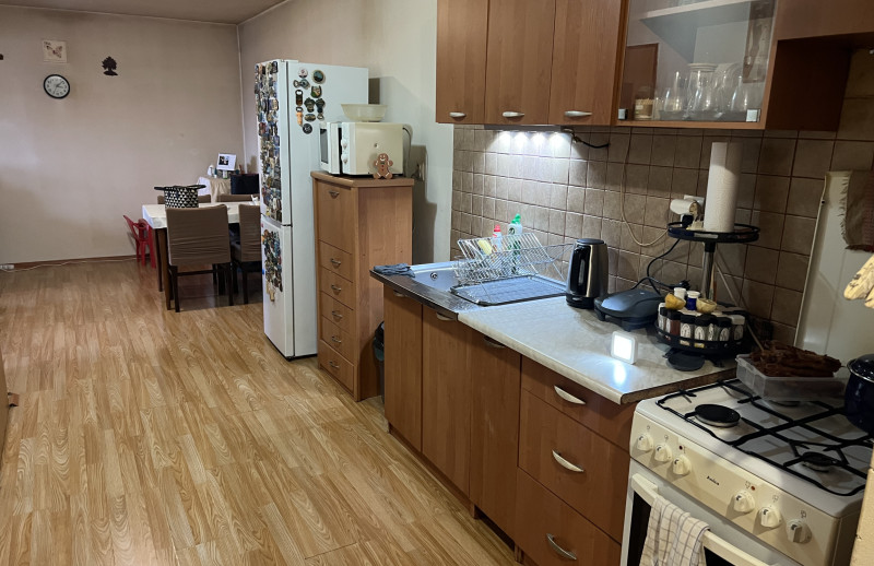 Na predaj TEHLOVÝ 2-izbový byt, vlastné park. miesto,  Hlohovec