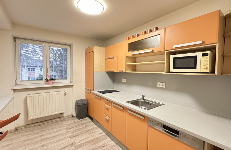 NA PREDAJ! 2-izbový byt v obľúbenej lokalite Vrbového