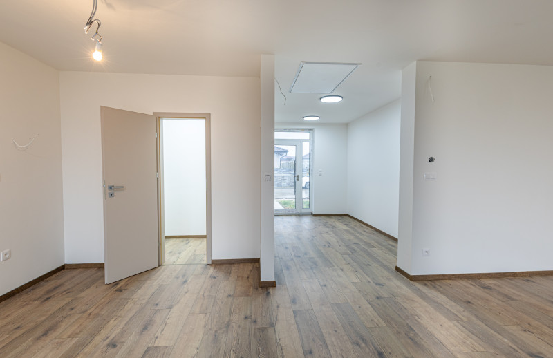 REZERVOVANÉ! Moderný 4-izbový bungalov v novej rezidenčnej štvrti – Nové Zámky