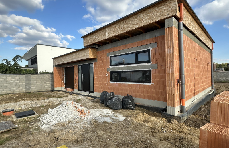 Moderná novostavba RD, pozemok 600m2, zastavaná plocha 179m2, garáž