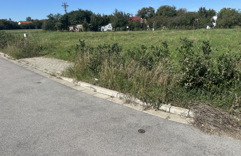 NA PREDAJ STAVEBNÝ POZEMOK Kamenný mlyn, 748m2, všetky IS