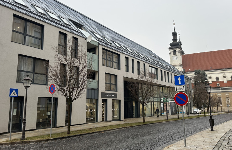 NA PRENÁJOM ! Parkovacie státie, centrum Trnavy