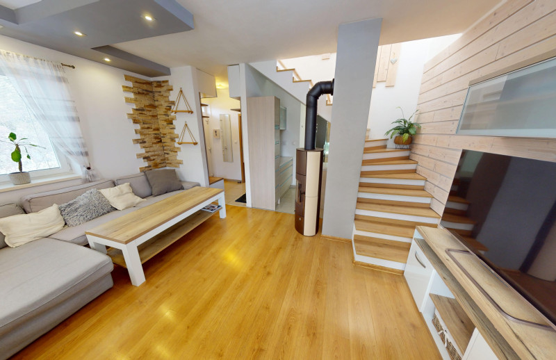 Na predaj 3izb. byt 60m2 s vlastným dvorom 66m2, parking