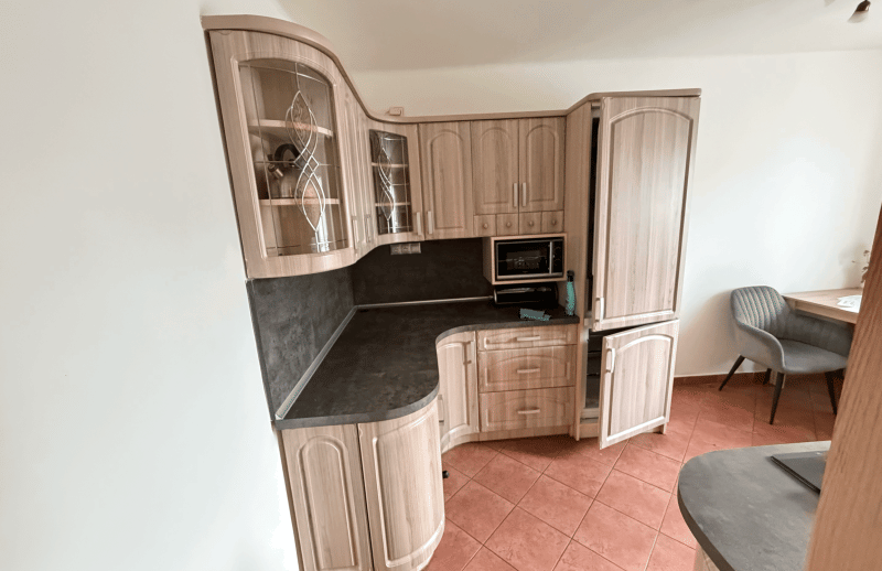 PRENÁJOM, 2 izb. byt v TRNAVE na ulici Š. C. Parráka s GARÁŽOU .