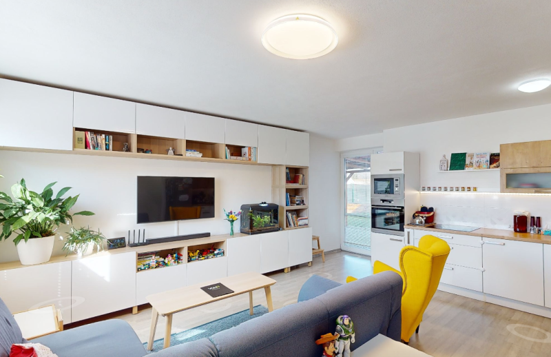 Biely Kostol  3i byt s garážou, parkovacím miestom a záhradou.