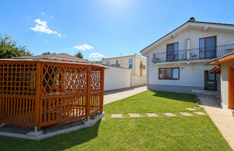 🏡NA PREDAJ-INVESTIČNÁ NEHNUTEĽNOSŤ S FUNGUJÚCIM PRENÁJMOM, Trebatice