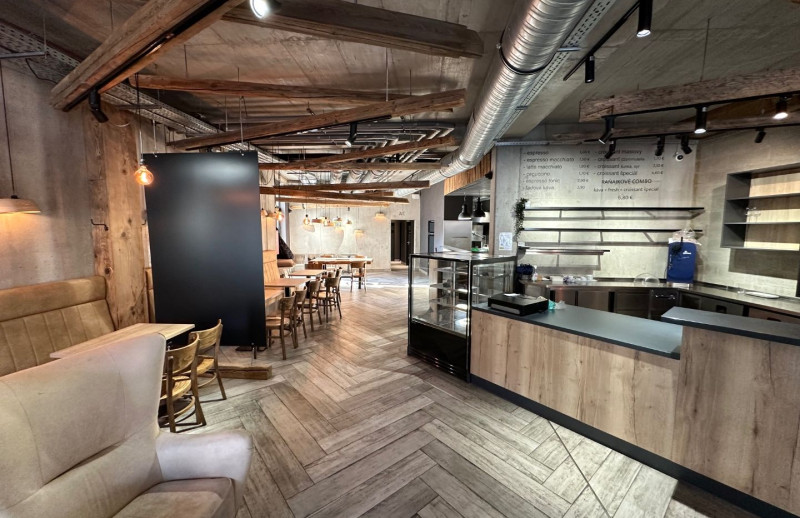 KRÁSNE PRIESTORY, výmera 162,22m2, reštaurácia-bar(alebo iné využitie)  Trnava, ul. Štefánikova