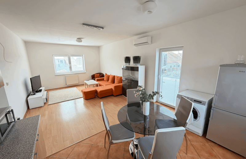Zariadený 2-izb. byt, záhrada 275m2, 2x park. miesta, Biely Kostol