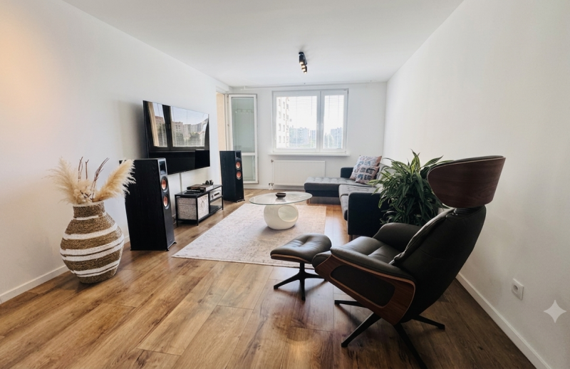 92 m² pohody a ticha: Slnkom zaliaty 4-izbový byt s výhľadom na zeleň (ul. J. Slotu)
