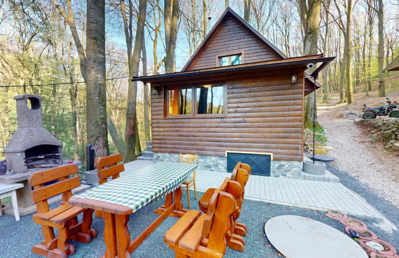 EXKLUZÍVNE !! REKREAČNÁ CHATA, úžitková plocha 70m2, celoročne obývateľná, JAHODNÍK, k.ú LOŠONEC, kompletná rekonštrukcia, 3D obhliadka